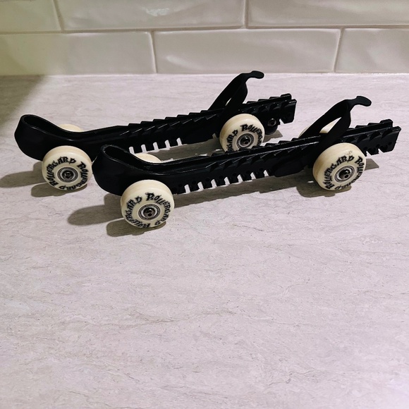 RollerGard Hockey Skate Guards with Wheels - Picture 2 of 4
